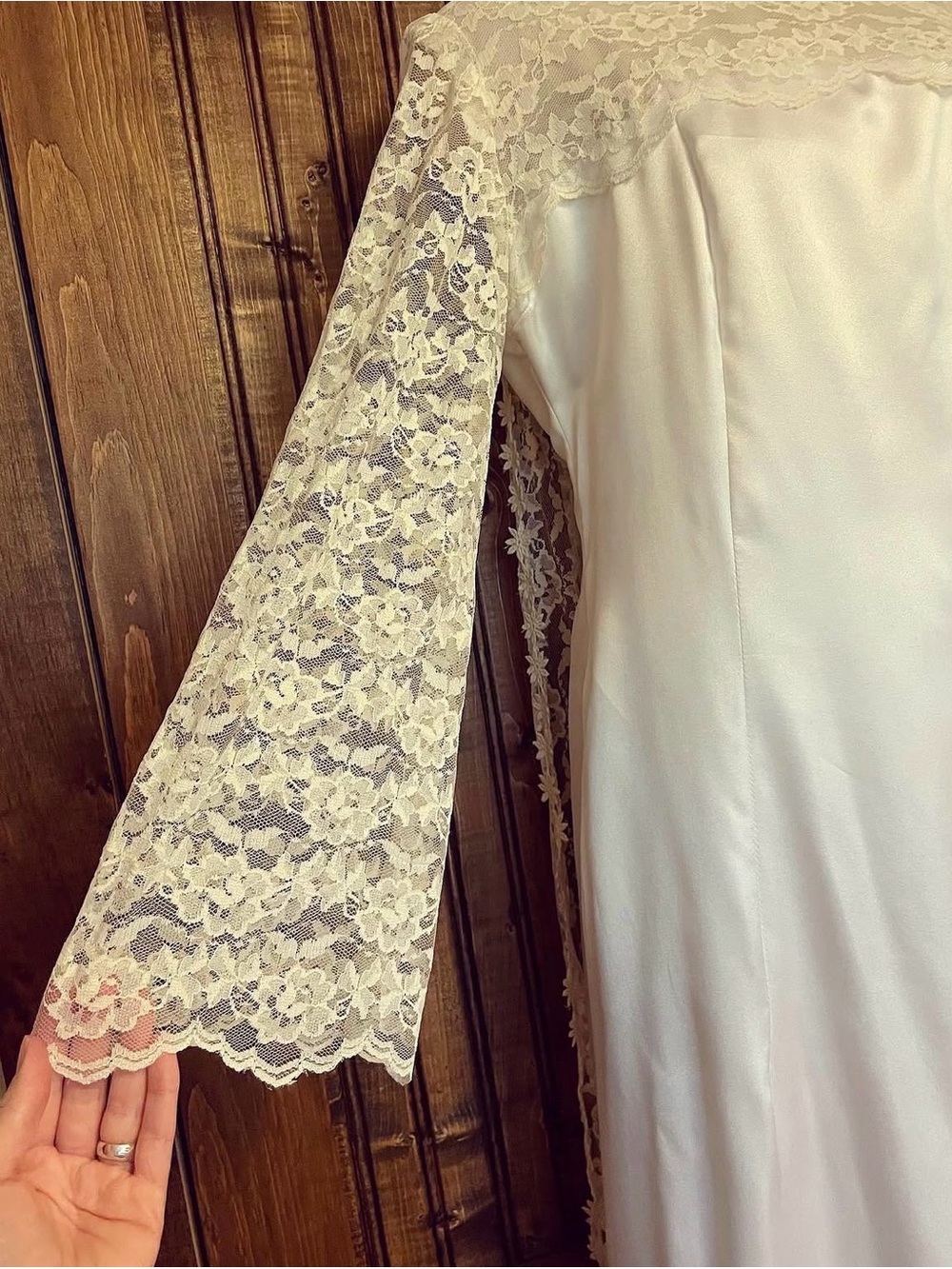 1960s Wedding Gown with Lace Train - Picture 4 of 6